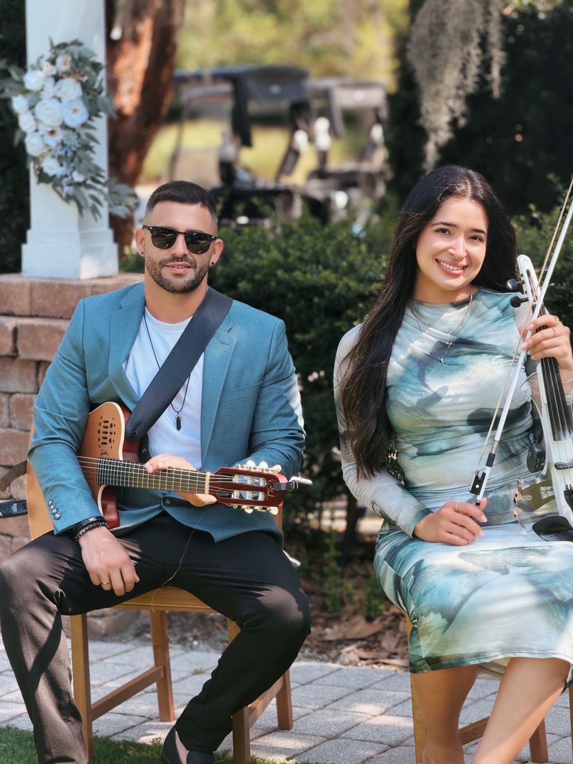 Ofrey performing alongside another musician
