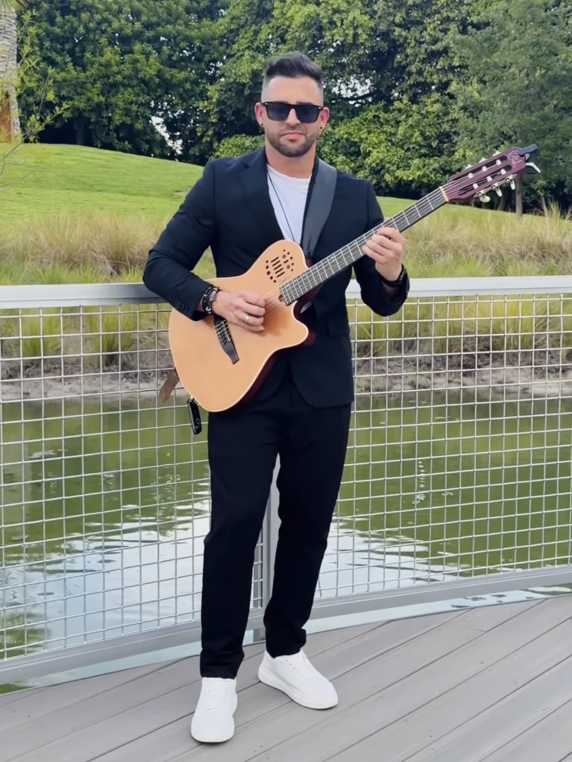 Ofrey guitar performance